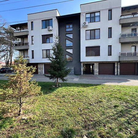 Kazanlak Large Guest House Apartment Near The Center With Full Kitchen & Dining Room, King Beds, Garden Patio, Free Parking & Self Check-In מראה חיצוני תמונה