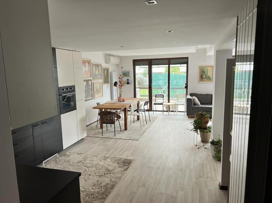 Kazanlak Large Guest House Apartment Near The Center With Full Kitchen & Dining Room, King Beds, Garden Patio, Free Parking & Self Check-In מראה חיצוני תמונה