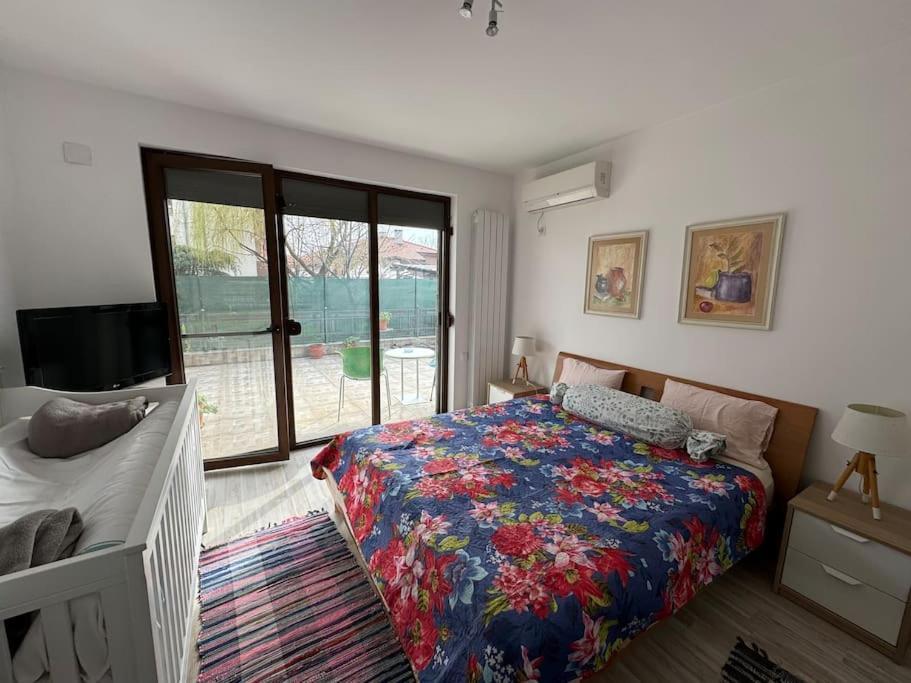 Kazanlak Large Guest House Apartment Near The Center With Full Kitchen & Dining Room, King Beds, Garden Patio, Free Parking & Self Check-In מראה חיצוני תמונה