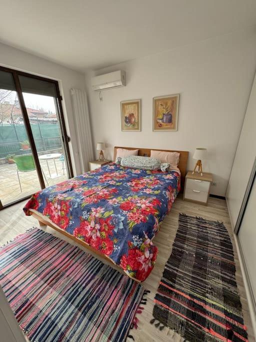 Kazanlak Large Guest House Apartment Near The Center With Full Kitchen & Dining Room, King Beds, Garden Patio, Free Parking & Self Check-In מראה חיצוני תמונה