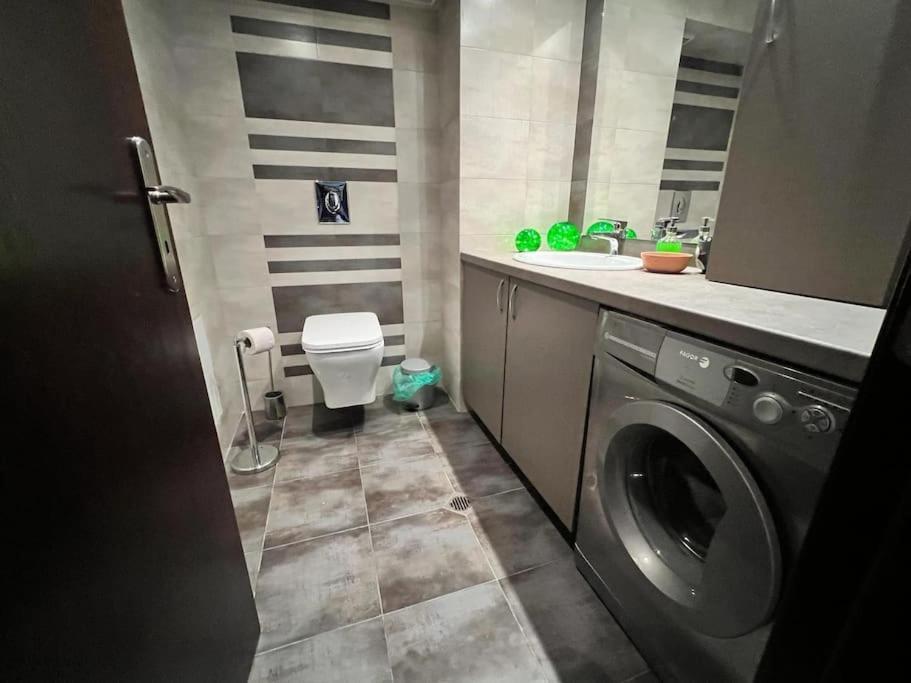 Kazanlak Large Guest House Apartment Near The Center With Full Kitchen & Dining Room, King Beds, Garden Patio, Free Parking & Self Check-In מראה חיצוני תמונה