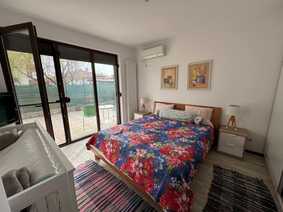 Kazanlak Large Guest House Apartment Near The Center With Full Kitchen & Dining Room, King Beds, Garden Patio, Free Parking & Self Check-In מראה חיצוני תמונה