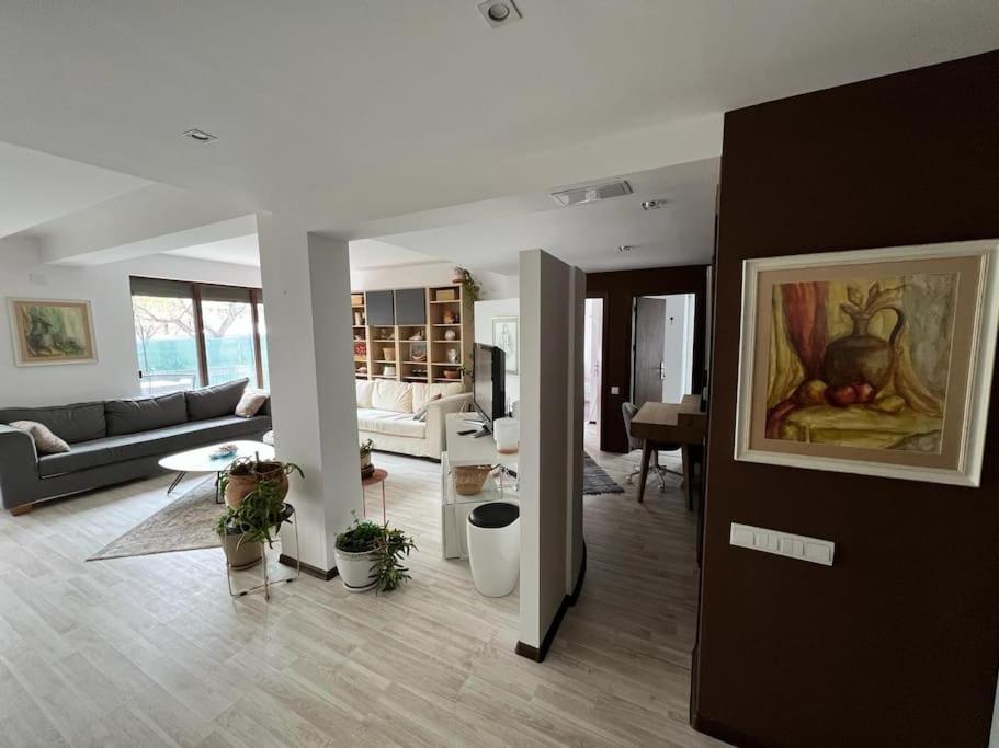 Kazanlak Large Guest House Apartment Near The Center With Full Kitchen & Dining Room, King Beds, Garden Patio, Free Parking & Self Check-In מראה חיצוני תמונה